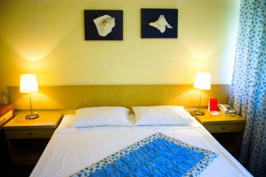 Aska Costa Holiday Club Side Room photo
