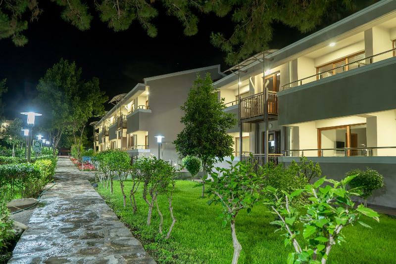 Aska Costa Holiday Club Side Exterior photo